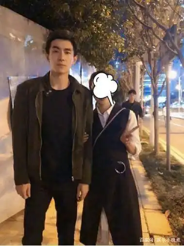 路人偶遇林更新,直接用四个字形容真人,九亿少女的梦不是玩笑