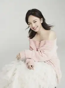 仿若时光定格罗海琼美颜似少女