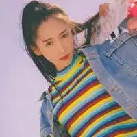 梓一长发飘飘唯美女生头像