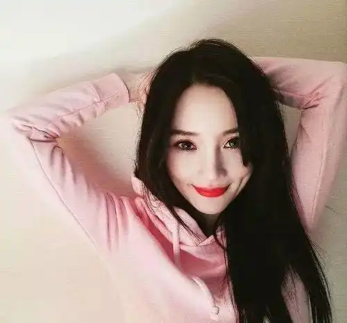 李小璐孙俪年龄相仿,穿衣风格却大不同