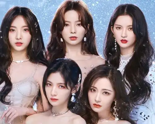 鹅厂拍风雪大片硬糖少女公主风,杨幂气场足,华晨宇有点意思