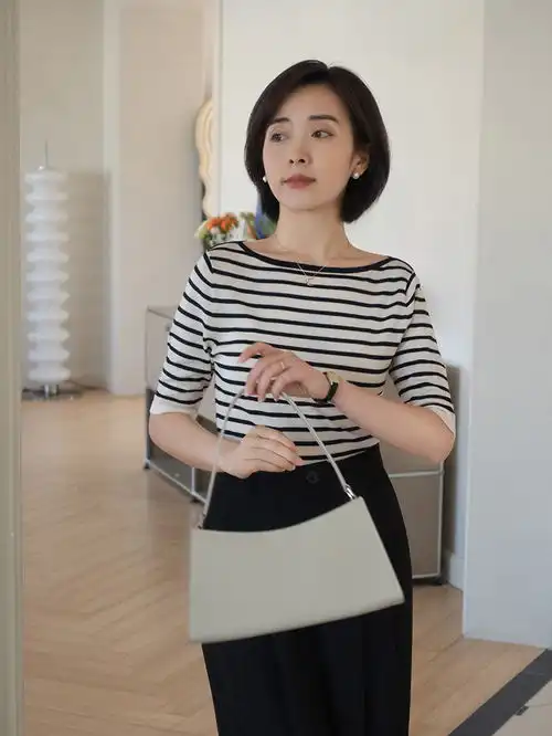 45岁左右的女生该如何选择衣服夏天穿这几套就够,减龄又时髦