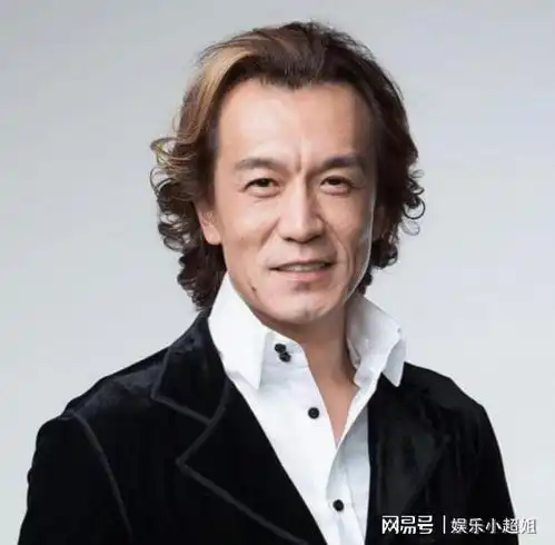 哈文悼念李咏去世3周年,晒白玫瑰表达哀思,女儿发文称好爱爸爸