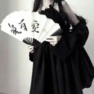 拿着扇子的女头,酷酷的拿扇子头像女生社会女图片