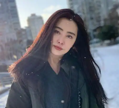 女神王祖贤近照曝光,皮肤白皙容颜依旧,这才是真女神
