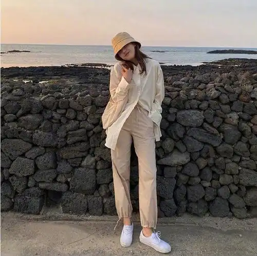 夏天跟着时尚博主穿裤装,基础款穿出高级感,效果一点不比裙装差