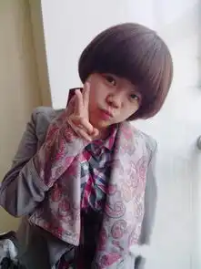 女生蘑菇头