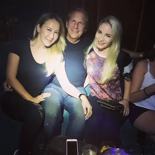 45岁李玟近况,她一直没有生孩子,但她生活得很是幸福