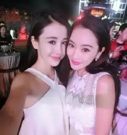 王思聪生日成堆手机电脑送来宾嘉宾美女如云