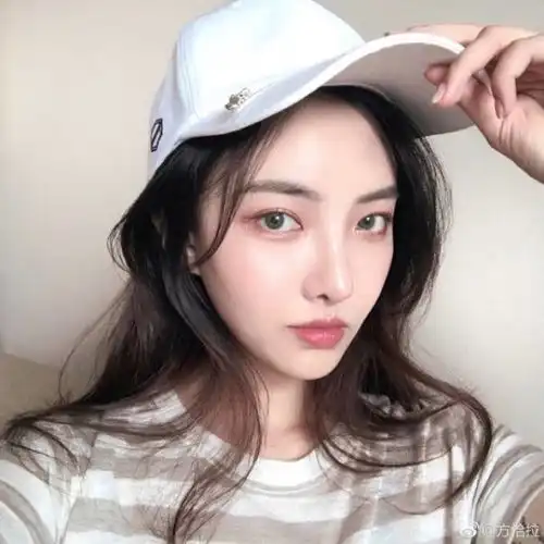 怎样拥有好看的眉眼这枚网红走出了个人风格