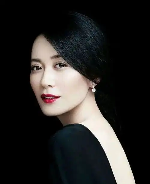 娱乐圈充满贵气的女星,个个美若天仙,你最喜欢谁