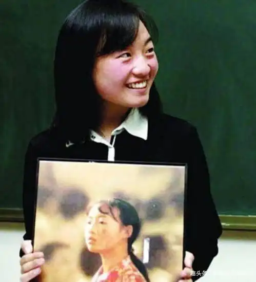 13岁喂猪女孩,被张艺谋一把捧红,现在却成了这样