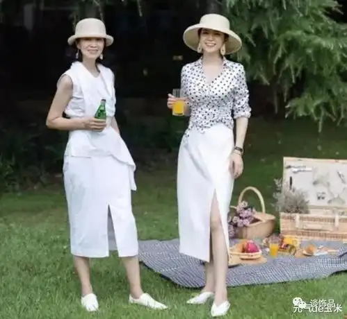 上游时尚女人年纪过50,最好放弃俗气的牛仔裤运动鞋学三木妈,超洋气