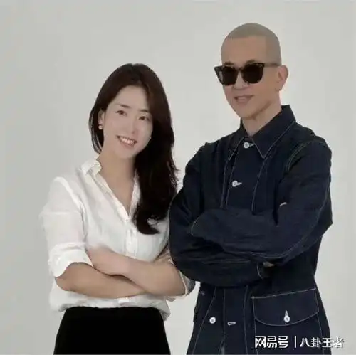 大s独守空房具俊晔回韩国后重获自由,忙搞画展打碟,不忘夜会美女