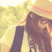 俏皮女生qq头像都说每一个女孩都是折翼的天使