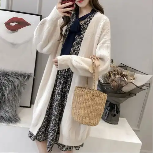 简约的版型尽显精致,凸显女性优雅大方的气质