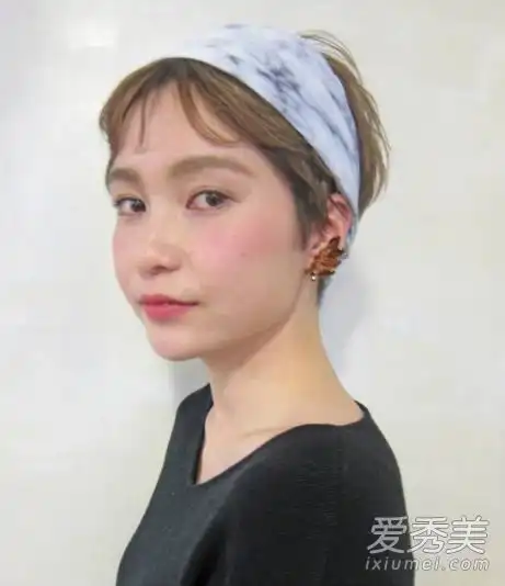 最适合秋冬的短发系列更适合配饰