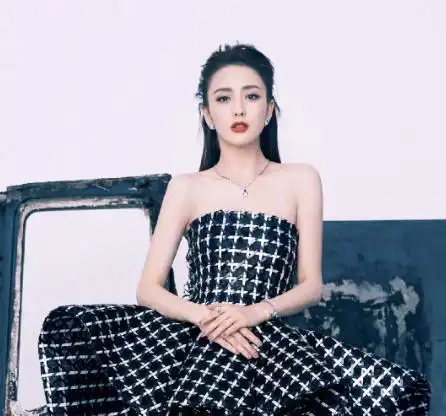 才离婚两月佟丽娅就有新桃花男生目测180,身材好长得还帅