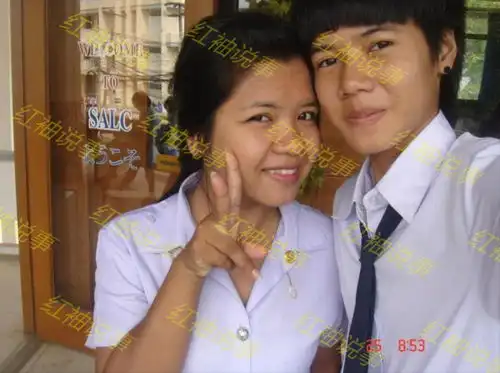 提拉蓬正脸照好惊艳,00后美女曾经是校花,阳光笑容迷倒泰王