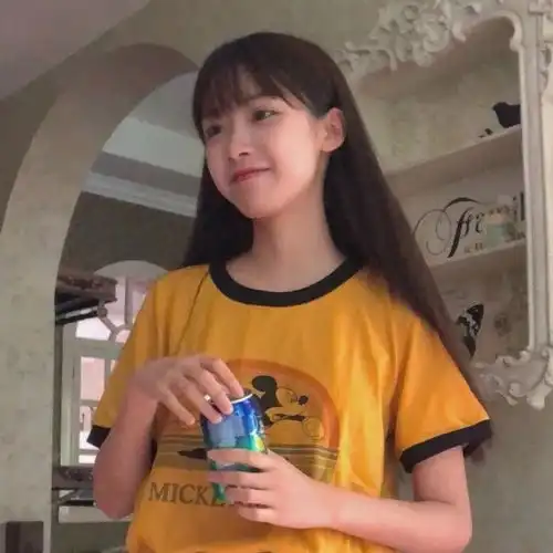 当女生看到比自己漂亮的女生时在想什么