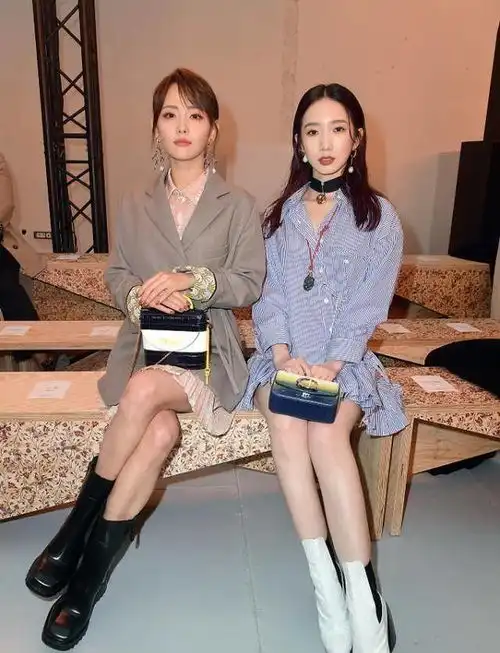 张嘉倪和孟美岐同框,就算相差11岁,但看着和同龄人差不多