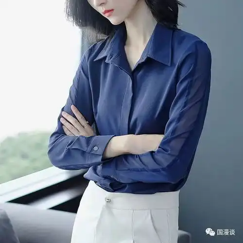 去香港,发现这边的女人穿衬衫直筒小白裤,气质优雅,格外干练
