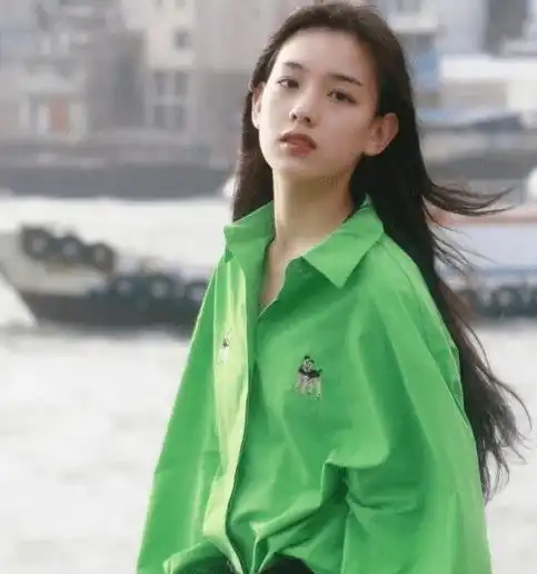 王思聪带美女杭州吃椰子鸡,看清美女正脸网友孙一宁不香了