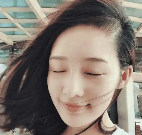 私下里的斗破苍穹女演员,美杜莎依旧美艳,小医仙却颠覆想象