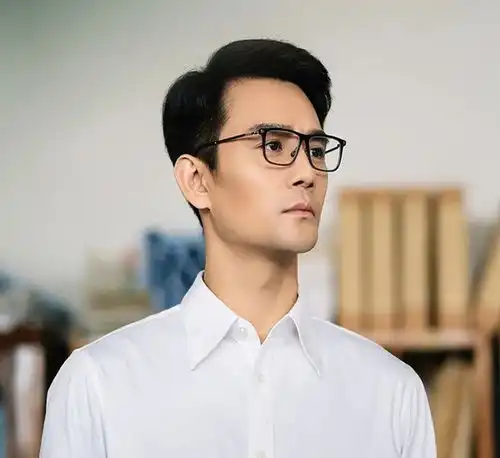 正午阳光的御用男主,11部热播剧都有他,既有颜又有才