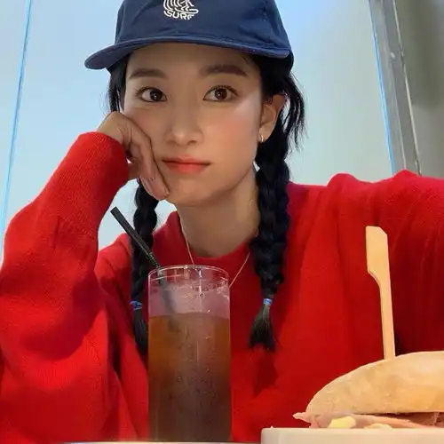 有哪些当搞笑女必备的自拍文案