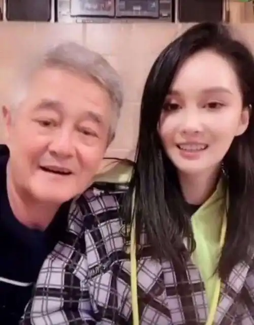 赵本山老婆谈女儿近况,球球沉迷整容已成病态,光鼻子就花了30万