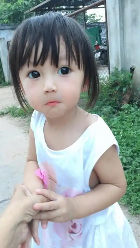 女孩因太好看被质疑是假人,妈妈晒出家人照片力证颜值是遗传