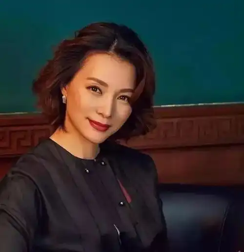 一句口误,董卿哭了三天成大事者,绝不会轻易辜负人