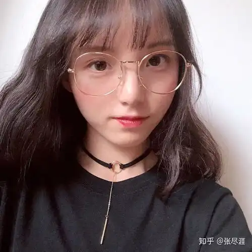 弟弟送姐姐大学生什么生日礼物比较好不要化妆品或者是特别少女心的东西在线等挺急的