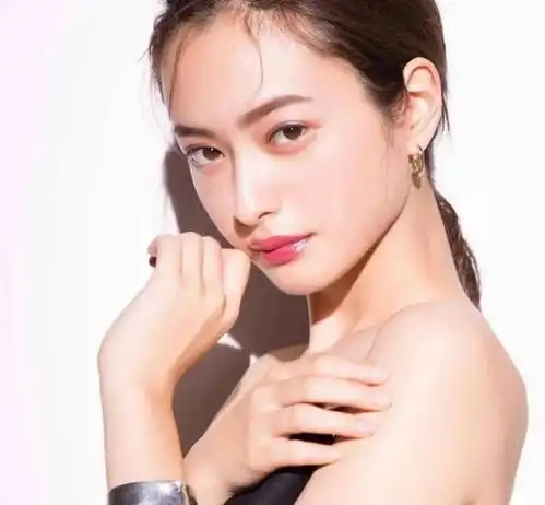 定妆只能用散粉不一定,这些方法化妆师都私藏
