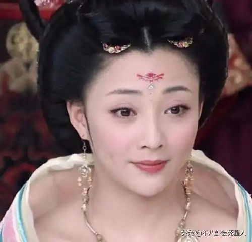 中年酒窝美人殷桃媚林心如甜,小花们比不了