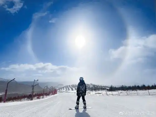 王源分享滑雪plog网友,这种照片要多发