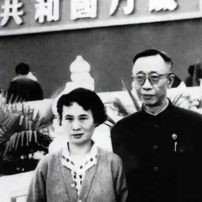 溥仪听到抗美援朝消息,当即撕开棉衣,取出印章我自愿上交
