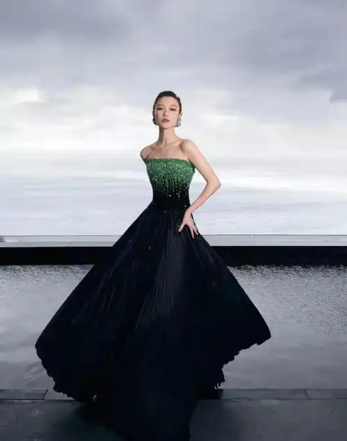 刘敏涛的腰,闫妮的腿,40的女演员疯狂起来倪妮都得靠边站