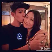 柯震东母亲撞脸萧亚轩图
