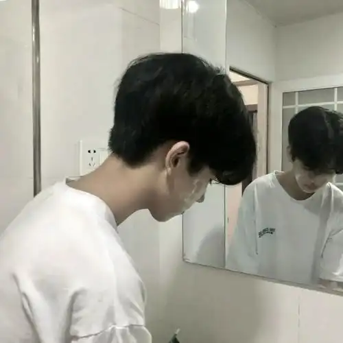 很养眼的真人男生头像