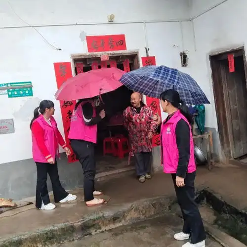 寻乌县各级妇联积极开展防汛减灾集中走访排查工作
