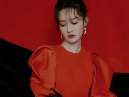 女星跨年爱红衣,迪丽热巴民族风,赵露思古典美,吴宣仪很飒