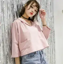 00后还在校服里面配卫衣太土气了,现在都流行这样搭