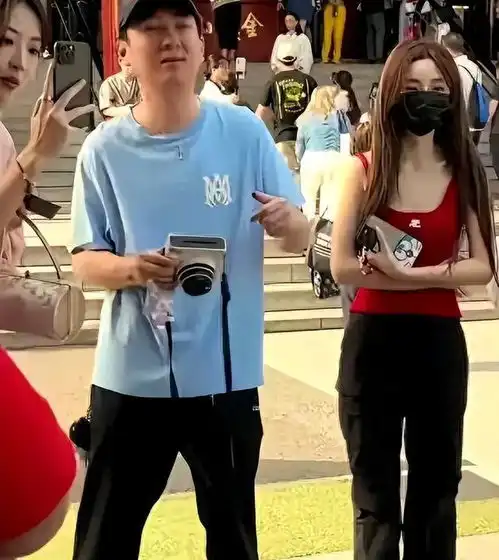 王思聪换头像引热议疑似官宣喜得爱女,黄一鸣直言蹭流量怎么了