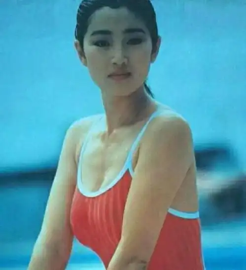 巩俐爱错了人,毁了自己的青春
