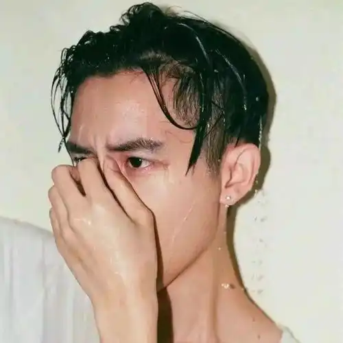 一个人至少拥有一个梦想