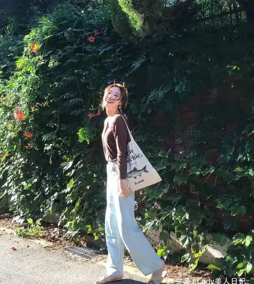 茶系风女孩忽然就火了,看一眼都能感受到的文艺气息,气质好
