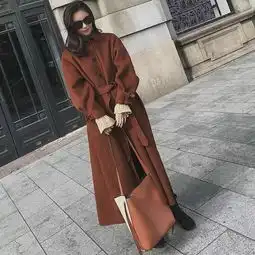 去香港才发现70后女人,都穿加绒外套洋葱裤,个顶个的美