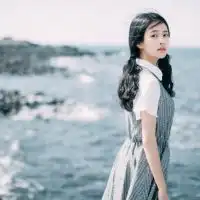 2016最新qq海边女生头像小清新眼泪停留在昨天的琴上
